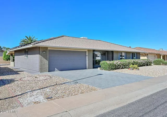 Photo 3 of Sale Pending at 9301 W Glen Oaks Cir N, Sun City, AZ 85351 | MLS# 7059157 | Listing updated on 2026-09-03