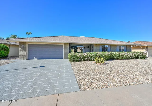 Photo 4 of Sale Pending at 9301 W Glen Oaks Cir N, Sun City, AZ 85351 | MLS# 7059157 | Listing updated on 2026-09-03
