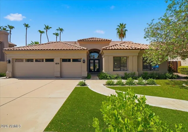 Photo 3 of Sale Pending at 1819 E Monarch Bay Dr, Gilbert, AZ 85234 | MLS# 7059315 | Listing updated on 2026-09-30