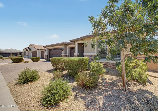 Photo 3 of Single family home for sale at 7641 W Odeum Ln, Phoenix, AZ 85043 | MLS# 7059627 | Listing updated on 2026-09-01