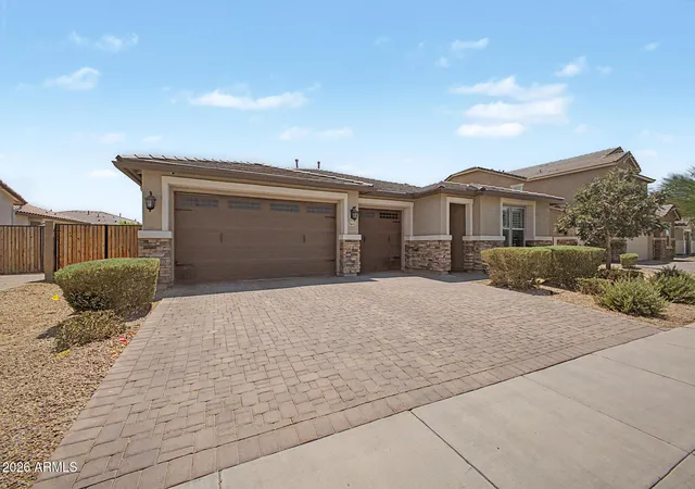 Photo 3 of Single family home for sale at 7641 W Odeum Ln, Phoenix, AZ 85043 | MLS# 7059627 | Listing updated on 2026-09-01