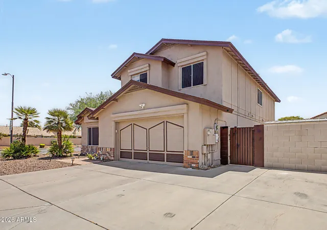 3rd image of 3933 W Saguaro Park Ln, Glendale, AZ 85310 | MLS# 7059454