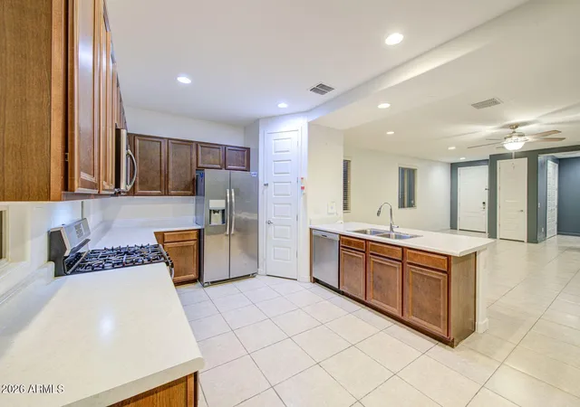 3rd image of 2239 W Donner Dr, Phoenix, AZ 85041 | MLS# 7059599