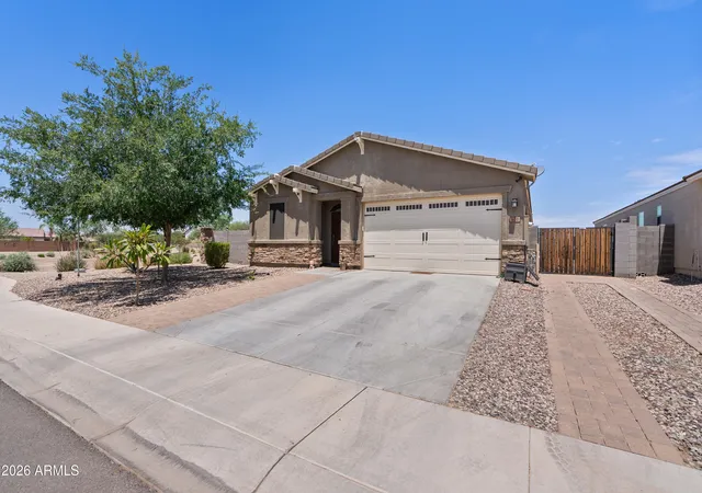 Photo 2 of Single family home for sale at 400 W Chaska Trl, San Tan Valley, AZ 85140 | MLS# 7060001 | Listing updated on 2026-09-16