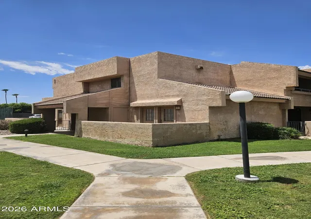 3rd image of 10828 N Biltmore Dr, Phoenix, AZ 85029