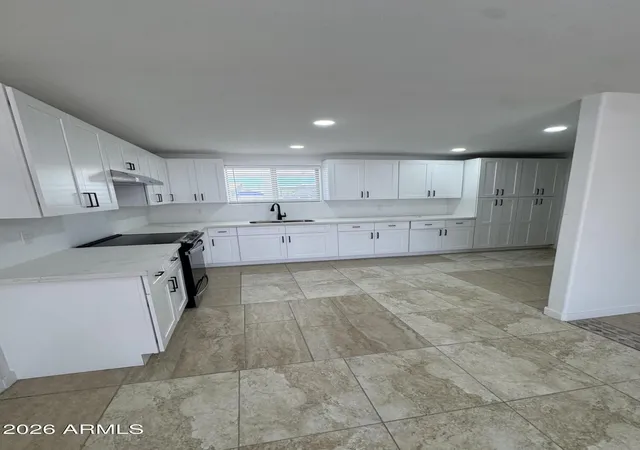 2nd image of 3026 N 40th Dr, Phoenix, AZ 85019 | MLS# 7060109