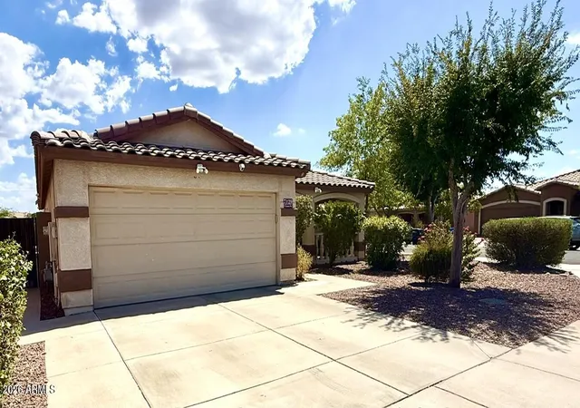 Photo 3 of Single family home for sale at 7129 W Toronto Way, Phoenix, AZ 85043 | MLS# 7060237 | Listing updated on 2026-09-04