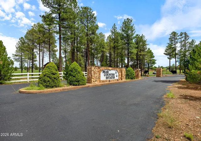 2nd image of 2254 Brown Bear Cir #1, Overgaard, AZ 85933 | MLS# 7061022