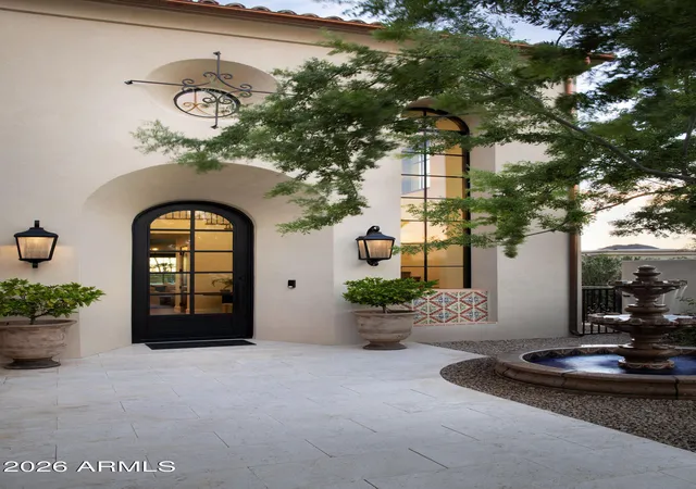 2nd image of 5830 N Echo Canyon Ln, Phoenix, AZ 85018 | MLS# 7061235