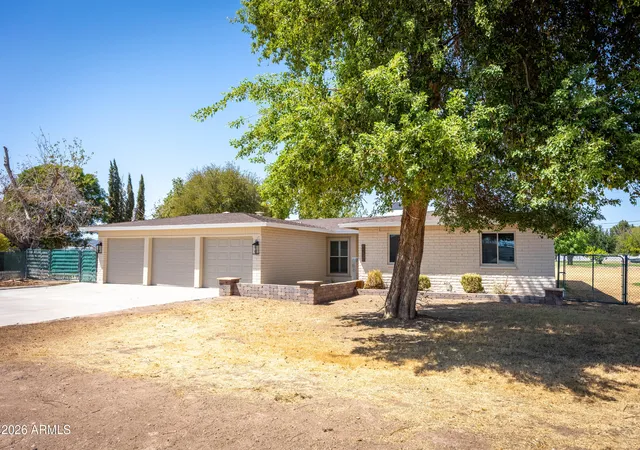 Photo 3 of Single family home for sale at 8018 W Acoma Dr, Peoria, AZ 85381 | MLS# 7069234 | Listing updated on 2026-08-21