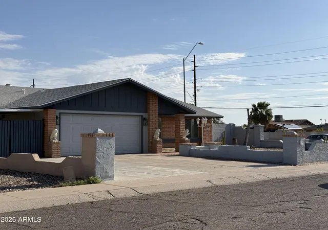 Photo 2 of Sale Pending at 4235 W Aster Dr, Phoenix, AZ 85029 | MLS# 7062121 | Listing updated on 2026-08-27