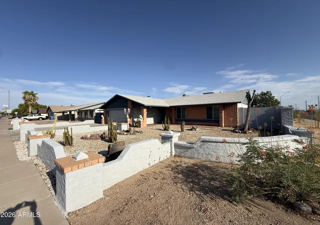 Photo 3 of Sale Pending at 4235 W Aster Dr, Phoenix, AZ 85029 | MLS# 7062121 | Listing updated on 2026-08-27