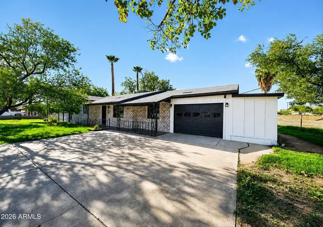 3rd image of 1712 E Whitton Ave, Phoenix, AZ 85016 | MLS# 7060999