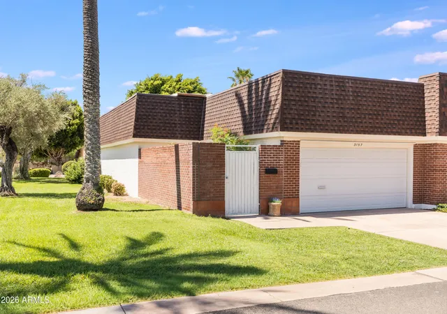 Townhouse for sale at 3157 E Hazelwood St, Phoenix, AZ 85016 | MLS# 7060737