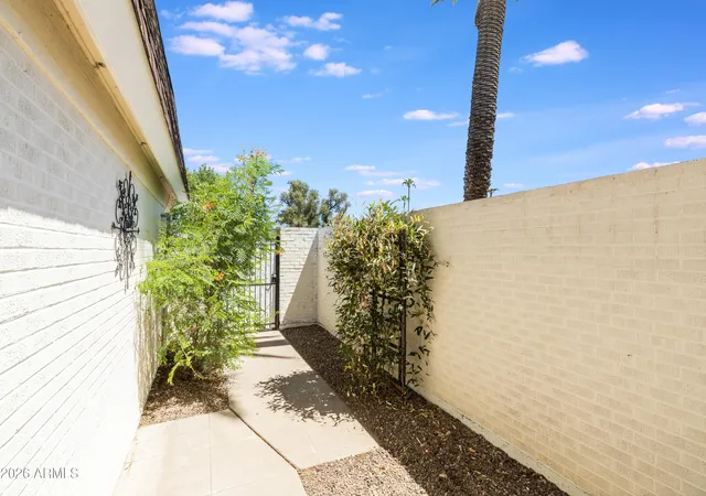 Photo 1 of Townhouse for sale at 3157 E Hazelwood St, Phoenix, AZ 85016 | MLS# 7060737 | Listing updated on 2026-09-30