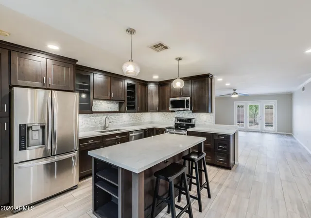Photo 3 of Townhouse for sale at 3157 E Hazelwood St, Phoenix, AZ 85016 | MLS# 7060737 | Listing updated on 2026-09-30