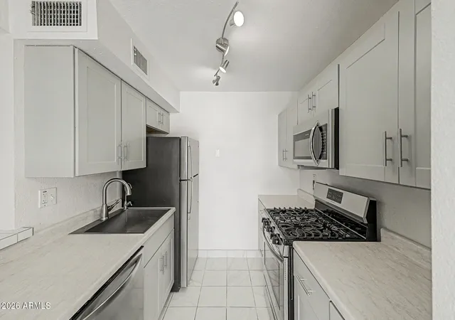 2nd image of 1701 W Tuckey Ln, Phoenix, AZ 85015