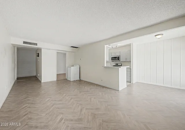 3rd image of 1701 W Tuckey Ln, Phoenix, AZ 85015