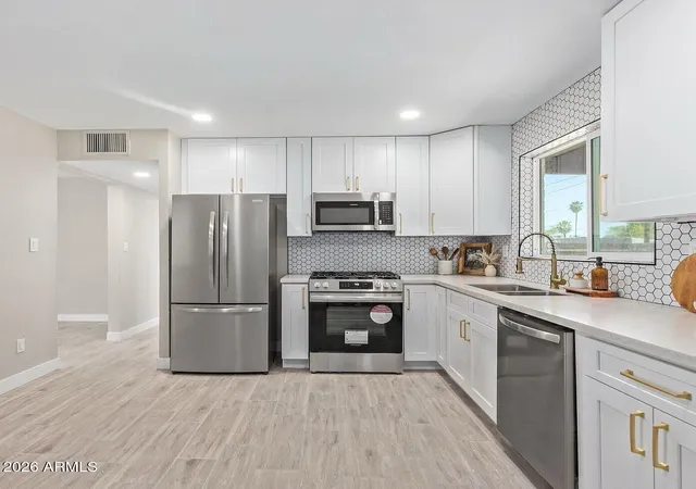 Photo 3 of Single family home for sale at 523 E Butler Dr, Phoenix, AZ 85020 | MLS# 7060942 | Listing updated on 2026-10-09