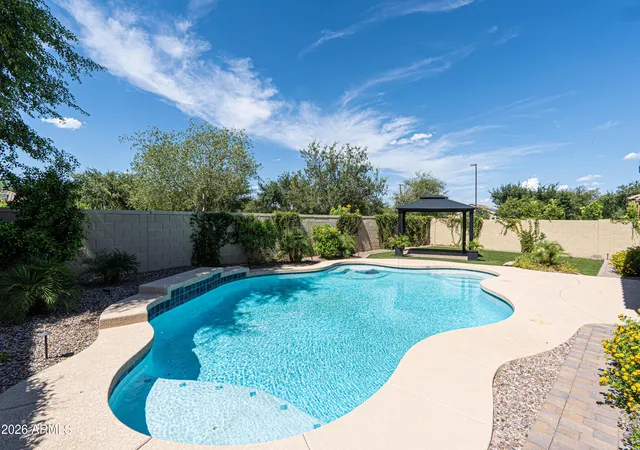 Photo 3 of Single family home for sale at 2948 E Maplewood St, Gilbert, AZ 85297 | MLS# 7063764 | Listing updated on 2026-09-18