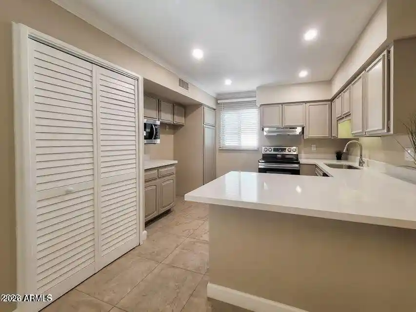 Listing Photo 2 - Condo for sale in 810 E Colter St located at 810 E Colter St, Phoenix, AZ 85014 - Unit #34