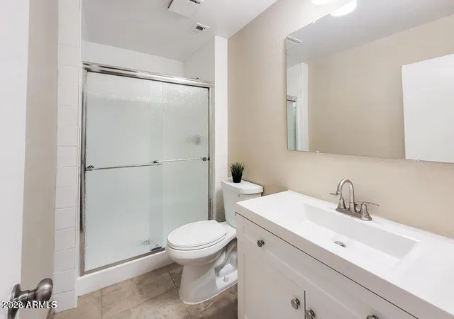 Listing Photo 5 - Condo for sale in building located at 810 E Colter St, Phoenix, AZ 85014 - Unit #34