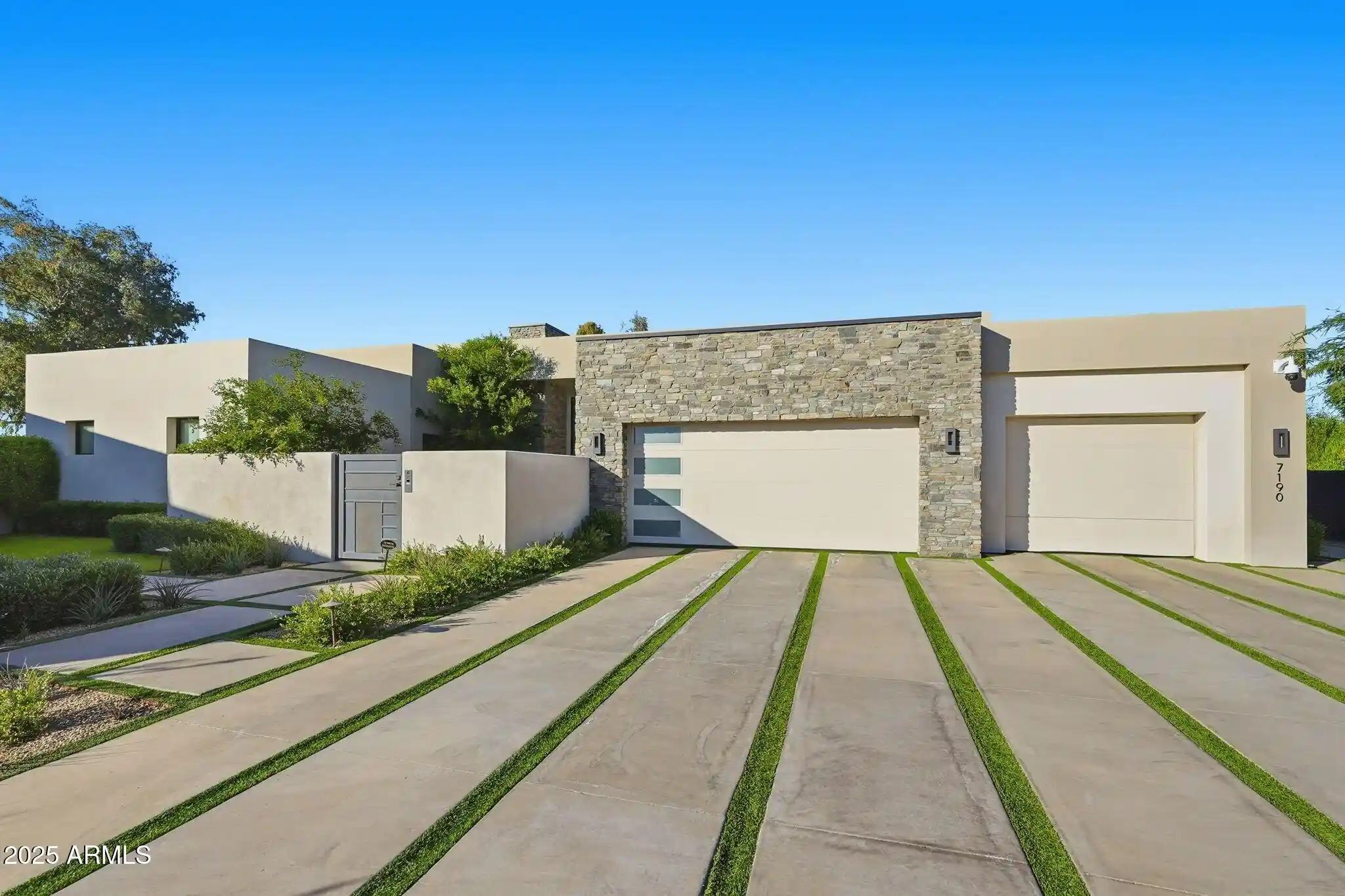 Photo 1 of Single family home for sale at 7190 E Ironwood Dr, Paradise Valley, AZ 85253 | MLS# 7081499 | Listing updated on 2026-09-18