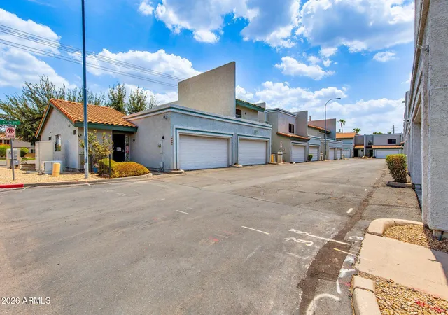 2nd image of 8611 N 67th Dr, Peoria, AZ 85345 | MLS# 7061176