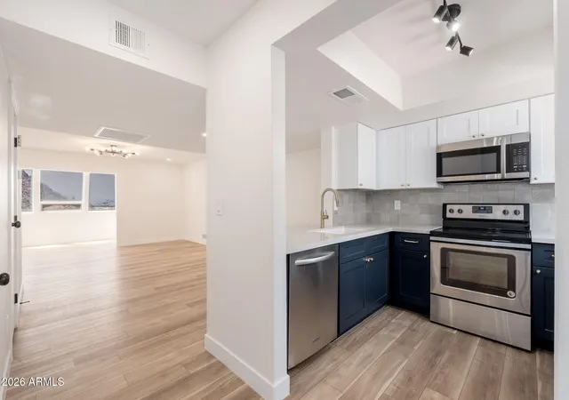 Photo 3 of Townhouse for sale at 1601 W Sunnyside Dr #121, Phoenix, AZ 85029 | MLS# 7061237 | Listing updated on 2026-09-16