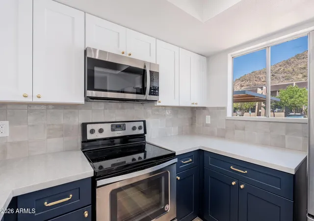2nd image of 1601 W Sunnyside Dr #121, Phoenix, AZ 85029 | MLS# 7061237