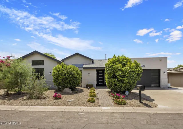 Photo 4 of Sale Pending at 9024 N 28th Street, Phoenix, AZ 85028 | MLS# 7061285 | Listing updated on 2026-09-23