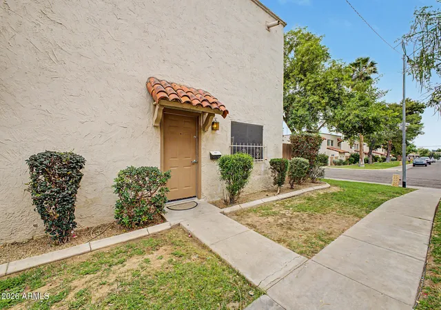 3rd image of 8841 N 12Th Pl, Phoenix, AZ 85020 | MLS# 7061334