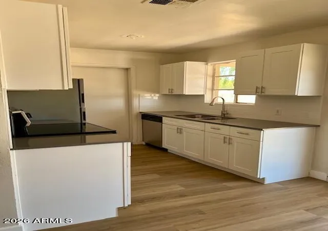 Photo 4 of Sale Pending at 4505 W Crittenden Ln, Phoenix, AZ 85031 | MLS# 7061362 | Listing updated on 2026-09-12