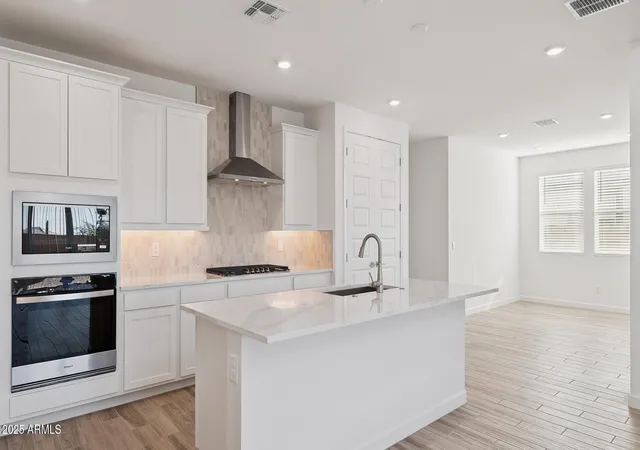 3rd image of 27452 N 69Th Ln, Peoria, AZ 85383 | MLS# 7061398