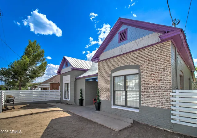 Photo 1 of Single family home for sale at 258 S Sutherland St, Globe, AZ 85501 | MLS# 7061403 | Listing updated on 2026-08-31