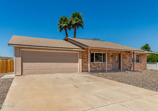 Photo 3 of Sale Pending at 10216 N 110th Avenue, Sun City, AZ 85351 | MLS# 7061548 | Listing updated on 2026-10-10