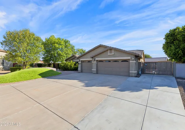 Photo 3 of Single family home for sale at 2637 E Carla Vista Dr, Gilbert, AZ 85295 | MLS# 7062084 | Listing updated on 2026-09-17