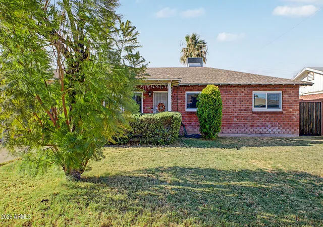 2nd image of 4250 W Keim Dr, Phoenix, AZ 85019 | MLS# 7061690