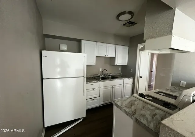 4th image of 7301 W Heatherbrae Dr, Phoenix, AZ 85033 | MLS# 7061640