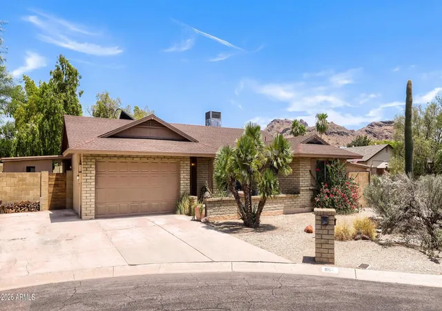 1st image of 864 E Paradise Ln, Phoenix, AZ 85022 | MLS# 7061699