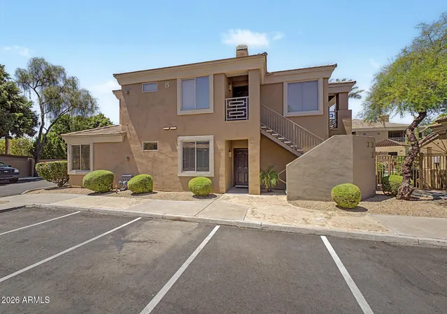 Listing Photo 2 - Condo for sale in building located at 4848 N 36Th St, Phoenix, AZ 85018 - Unit #130