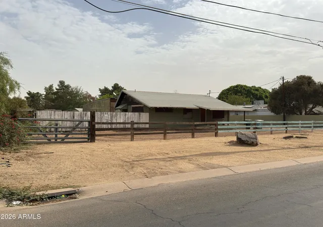2nd image of 2804 W Belmont Ave, Phoenix, AZ 85051 | MLS# 7061805