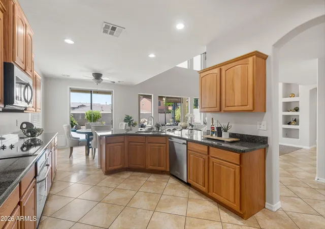 5th image of 6619 W Cordia Ln, Phoenix, AZ 85083 | MLS# 7062000