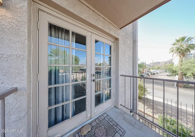 Listing Photo 2 - Condo for sale in building located at 17 E Ruth Ave, Phoenix, AZ 85020 - Unit #202
