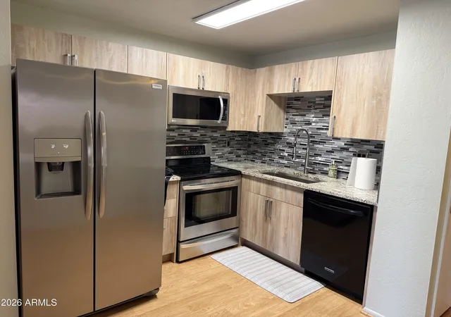 Listing Photo 4 - Condo for sale in building located at 4901 S Calle Los Cerros Dr, Phoenix, AZ 85282 - Unit #273