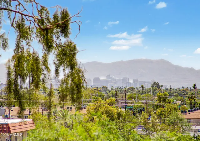 2nd image of 1516 W Shangri La Rd, Phoenix, AZ 85029 | MLS# 7069073