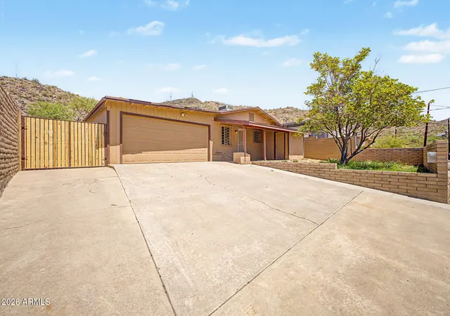 Photo 4 of Single family home for sale at 1516 W Shangri La Rd, Phoenix, AZ 85029 | MLS# 7069073 | Listing updated on 2026-10-06