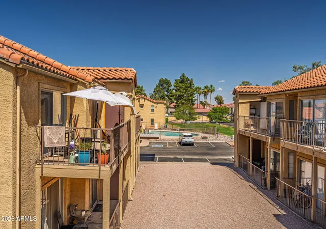 2nd image of 653 W Guadalupe Rd, Mesa, AZ 85210
