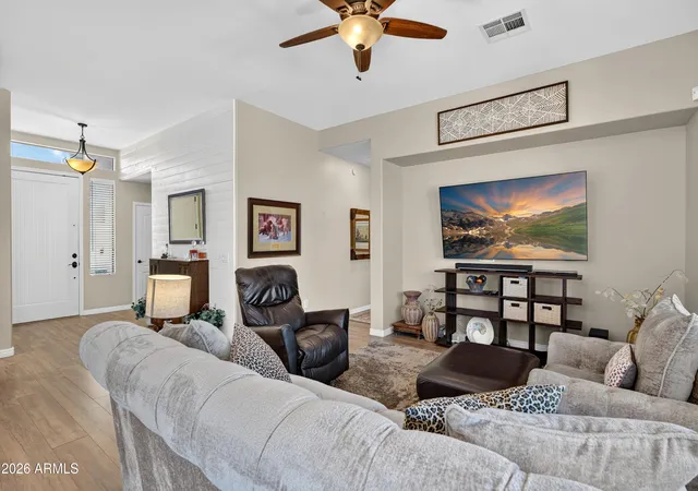 3rd image of 5016 E Robin Ln, Phoenix, AZ 85054 | MLS# 7070300