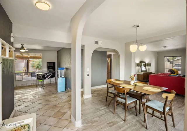 4th image of 611 E Canterbury Ln, Phoenix, AZ 85022 | MLS# 7064194
